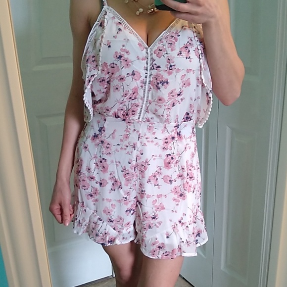 Cold Shoulder Romper with open back - Picture 1 of 4